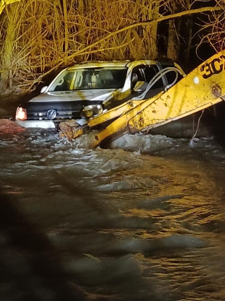Dere taştı Ankara'da 4 çeker suda sürüklendi