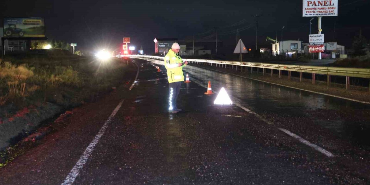 Aksaray-Nevşehir karayolunda ihmal! : Valinin makam aracı da çukura düştü
