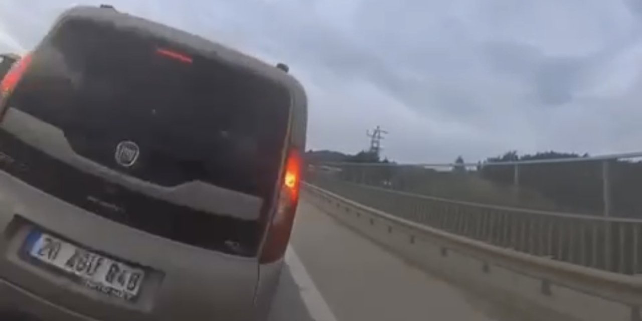 113 km hızla çarptığı aracın içine girdi