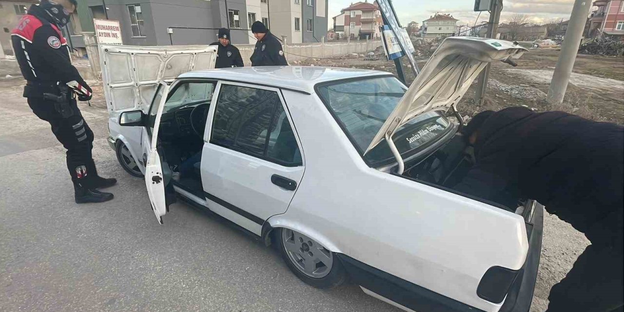 Yere yakın Tofaş güçlükle çekiye yüklendi