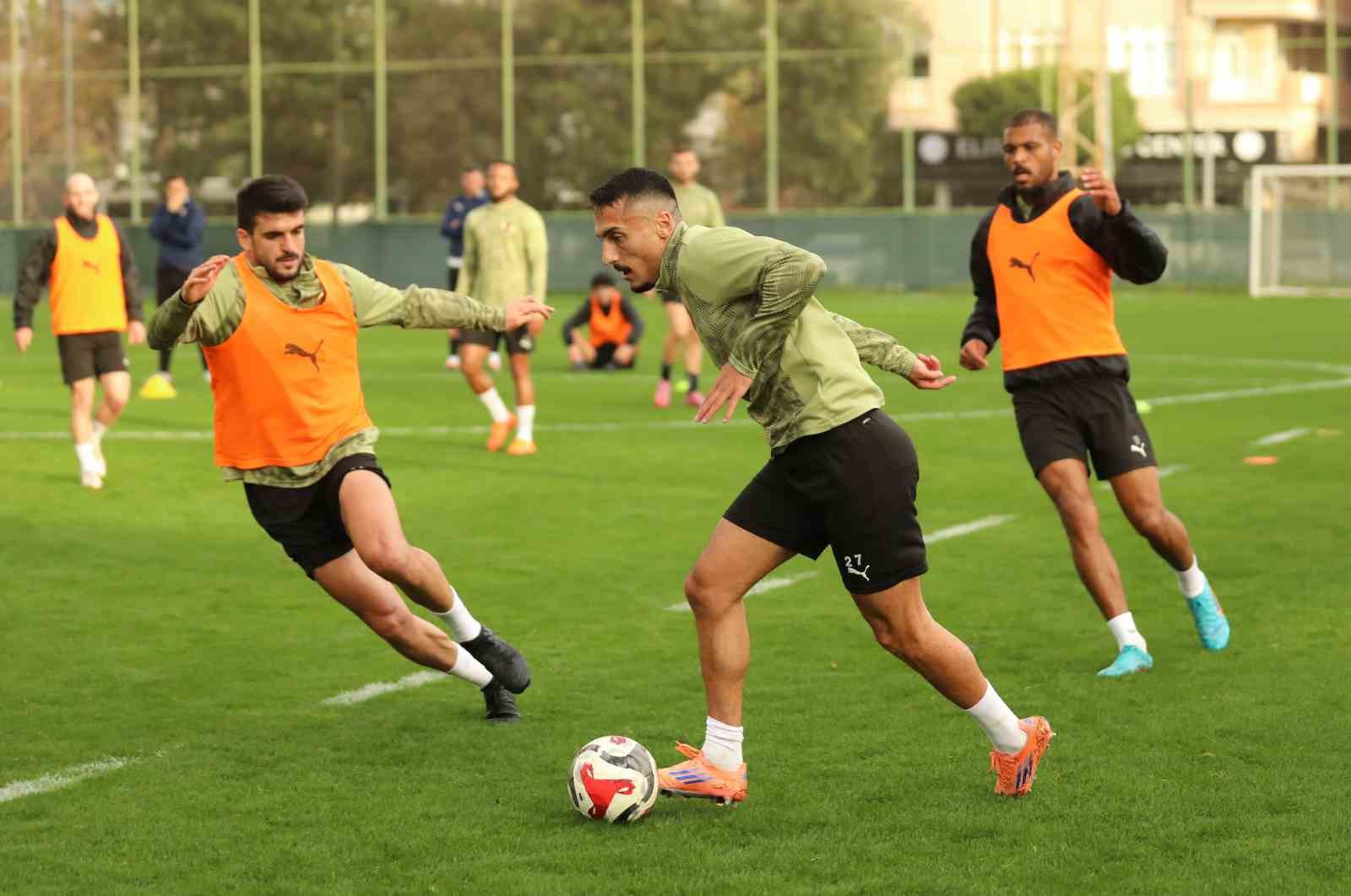 Alanyaspor'da hoca kadro kuramıyor