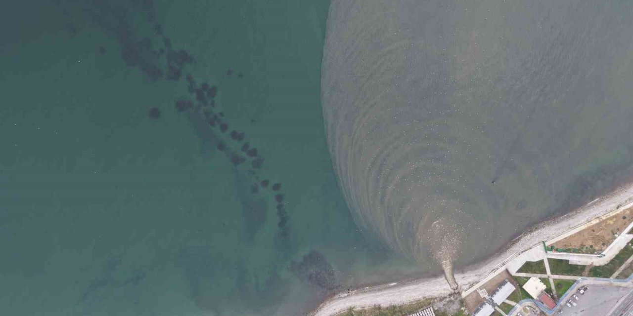 İstanbul’un atık suları Marmara Denizi’nin rengini değiştiriyor