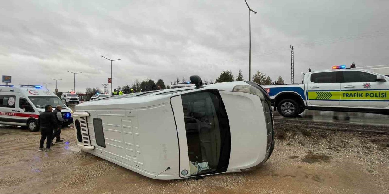 Okul servisi şarampole devrildi