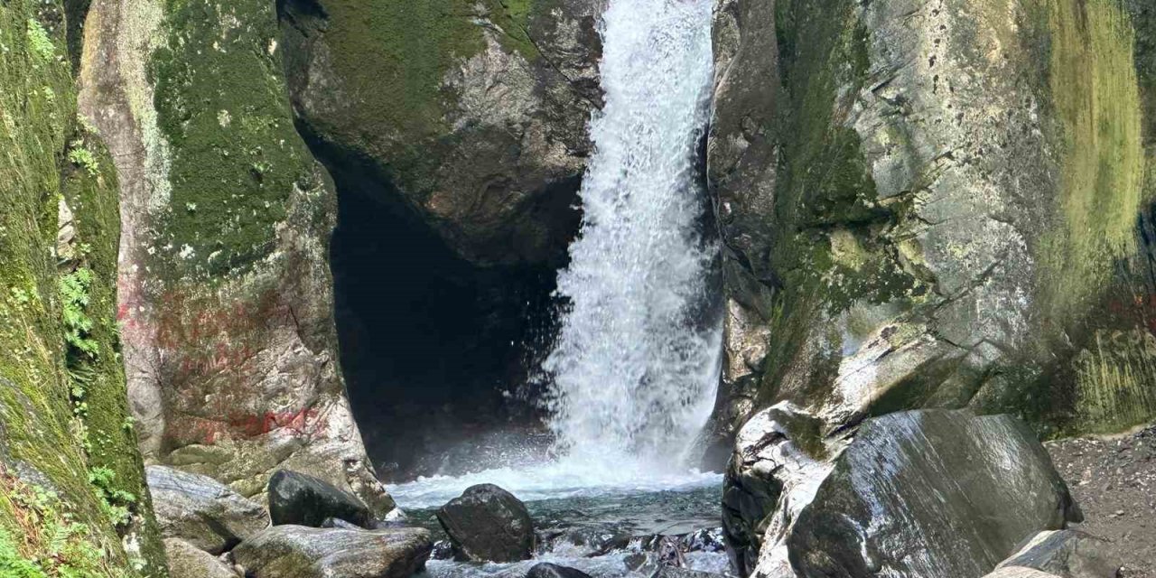 Yazın kurumak üzereydi, Uludağ’ın karlarıyla yeniden coştu