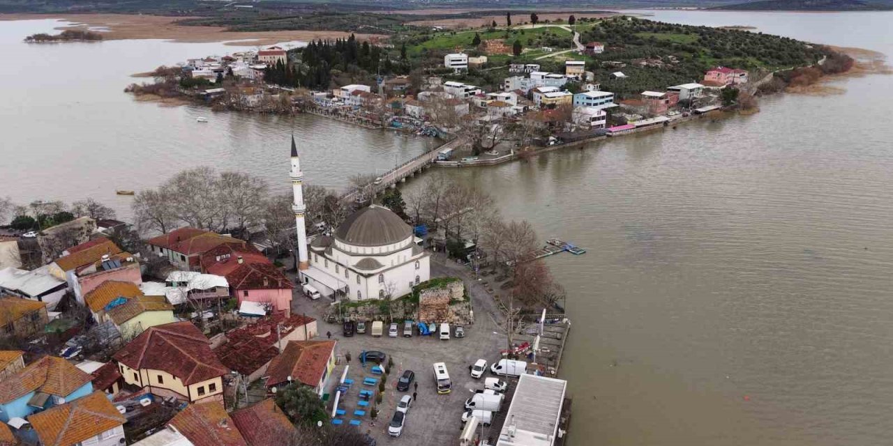 Kuraklıkla boğuşuyordu, yağışlarla yeniden küçük Venedik oldu