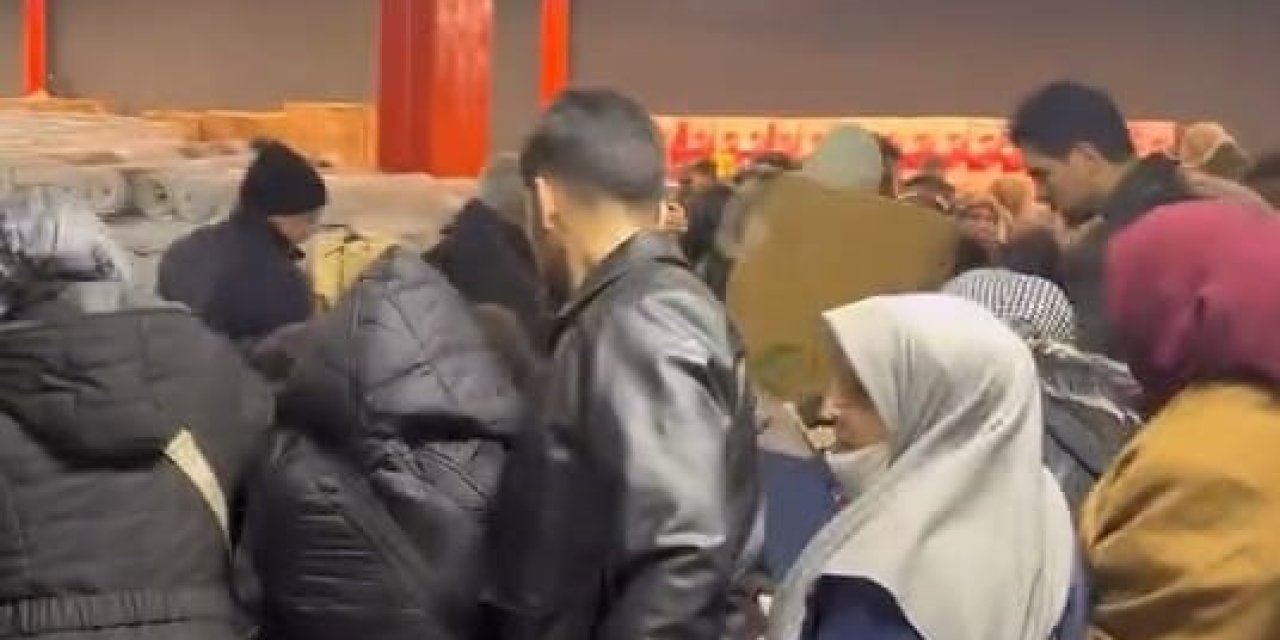 100 TL’lik indirim izdihamı! Birbirlerini ezdiler