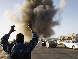 Kaddafi güçleri Bingazi'ye ulaştı