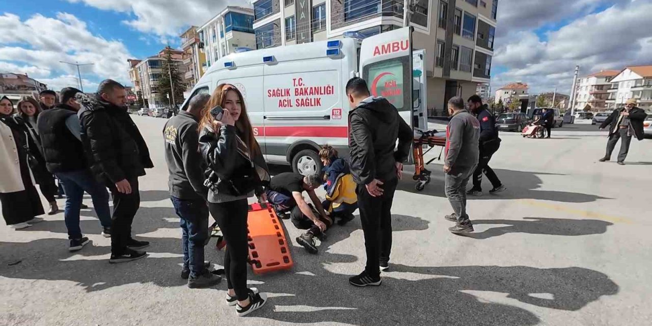 İkisi de panik oldu! Otomobil 13 yaşındaki çocuğa çarptı