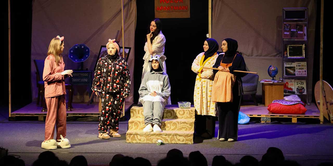 Retro Tiyatro’dan “Huzur Apartmanı”na Büyük Alkış