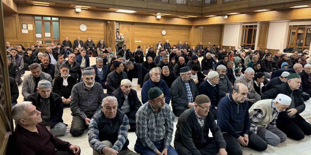 İlçelerde ilk teravih coşkusu