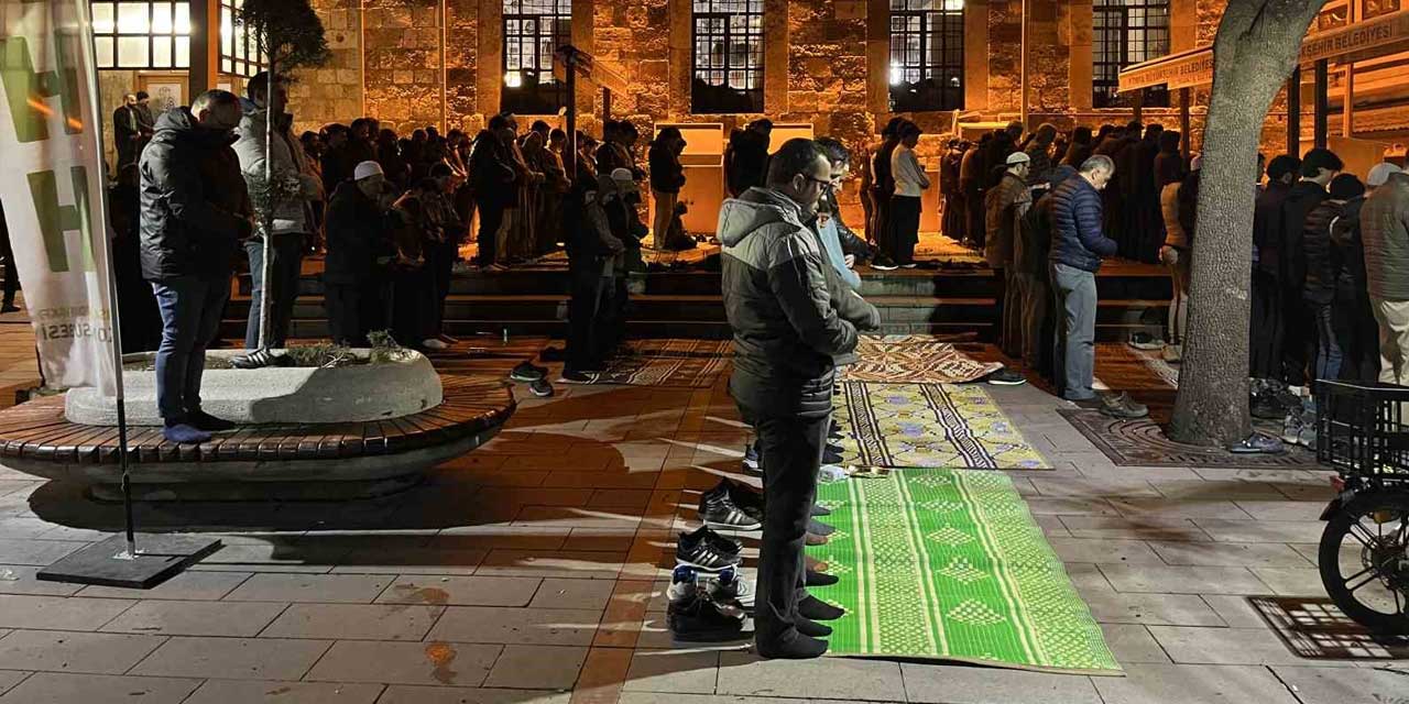 Konya’da İlk Teravihte Camiler Doldu