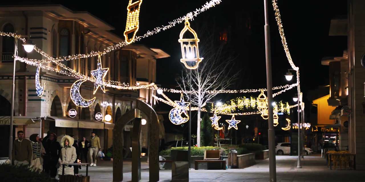 Şehir Merkezinde Ramazan Işıkları Yandı