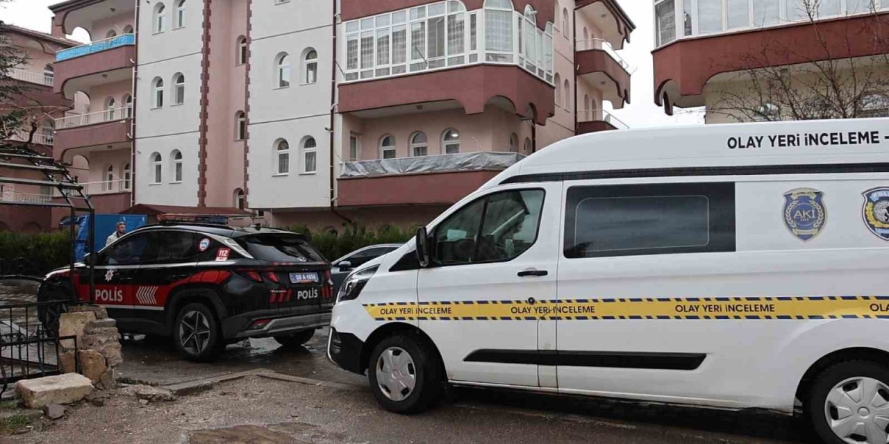 Eşini bıçakladı, kaçarken kaza yapıp hayatını kaybetti