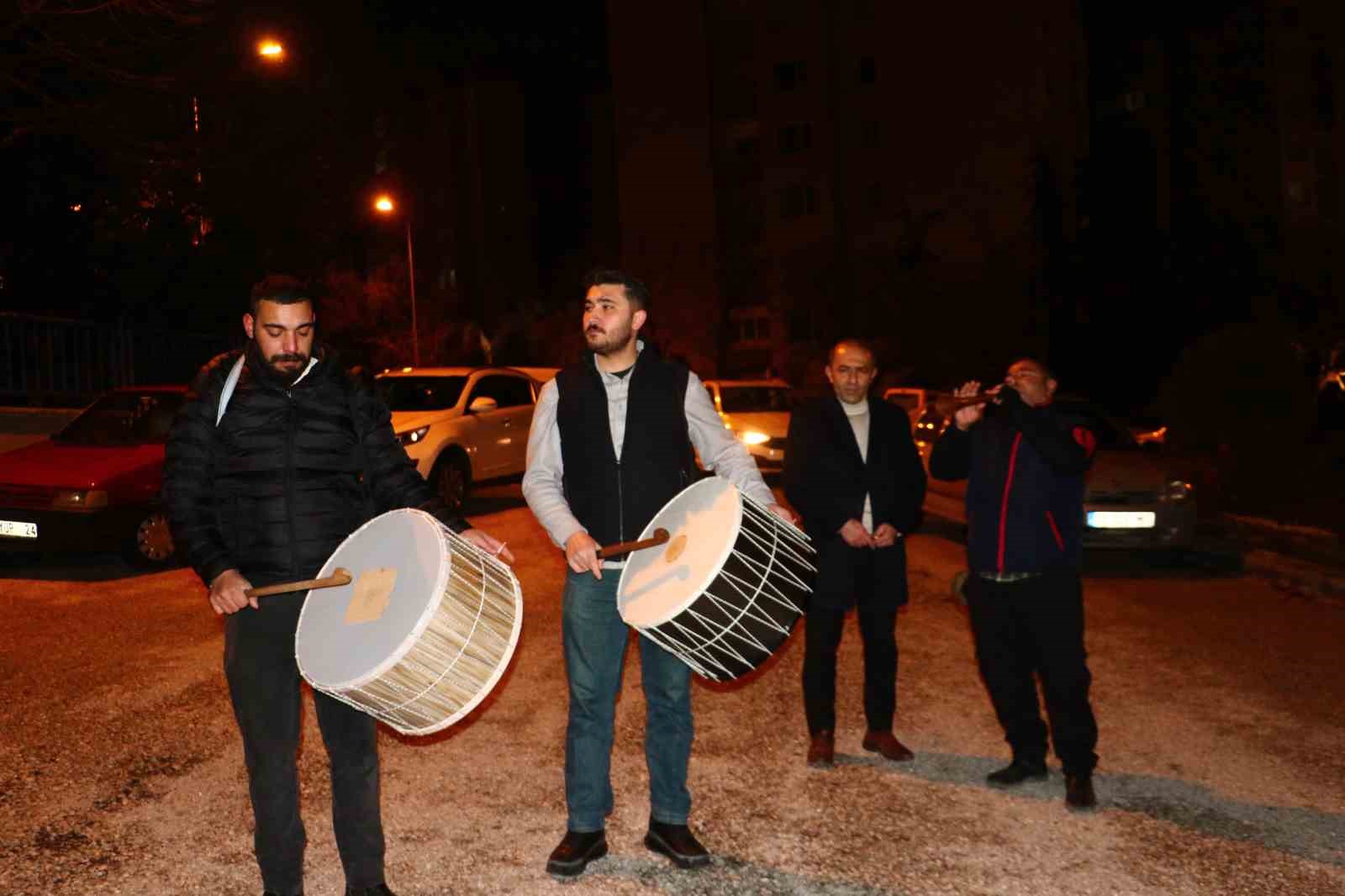 Davulcular Ankara sokaklarını arşınladı