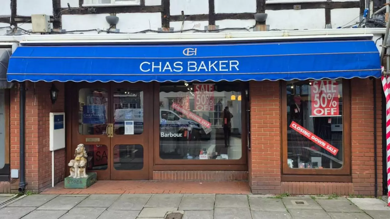 124 yıllık çınar indirime girdi! Dükkan kapanıyor