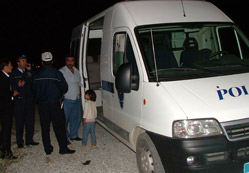 Çocuk direksiyonda, baba alkollü