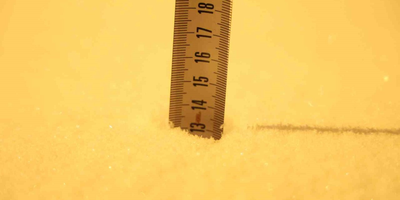 Aksaray'a 14 santimetre kar yağdı