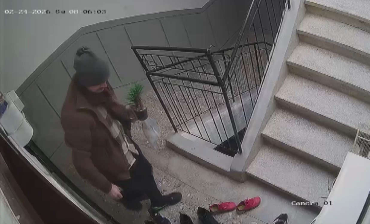 Bizim ayakkabılar marka olmadığı için iyi niyetli hırsız bırakıp gitmiş