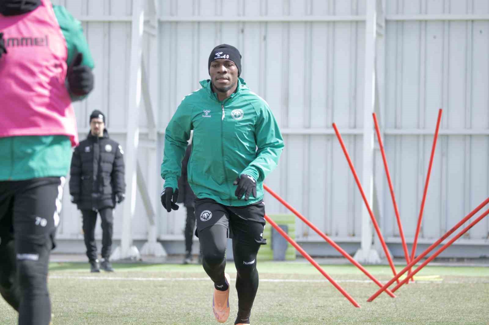 Konyaspor Başak'a hazır