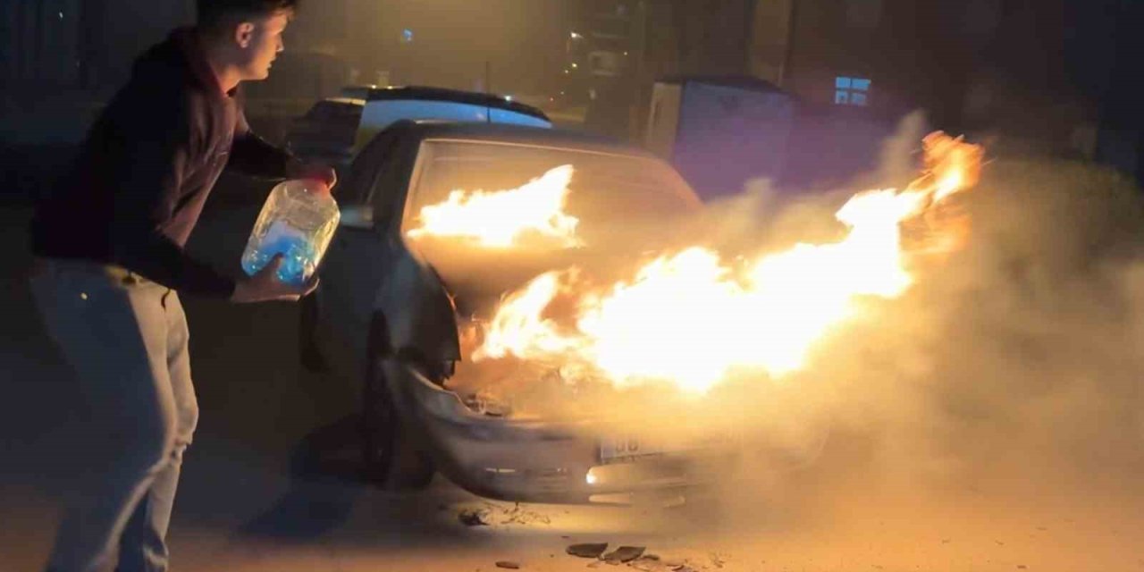 Alev alan araca antifriz döktü! Araç küle döndü