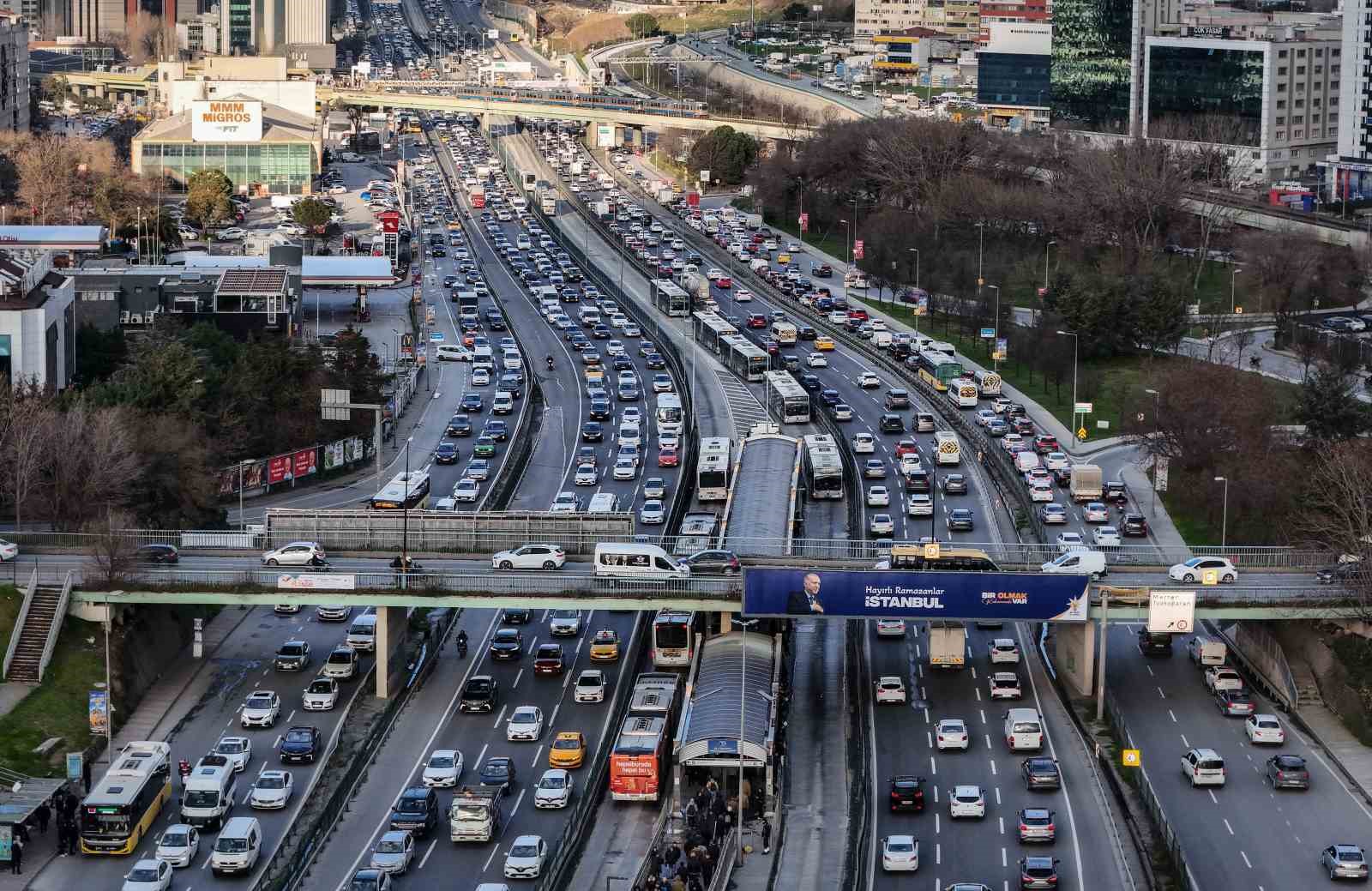 İstanbul trafiğinin Ramazan mesaisi: Erkenden başlayan trafik, iftar ile gelen sessizlik