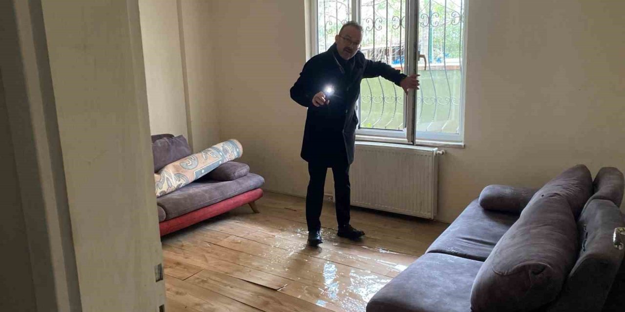 Altyapı çalışması yapıldı, apartmanı su bastı