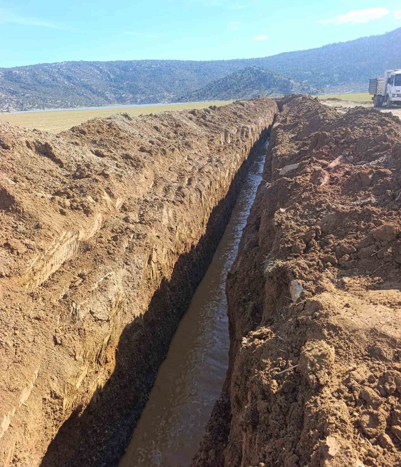 Konya'da kanallar açıldı sular göle aktarılıyor