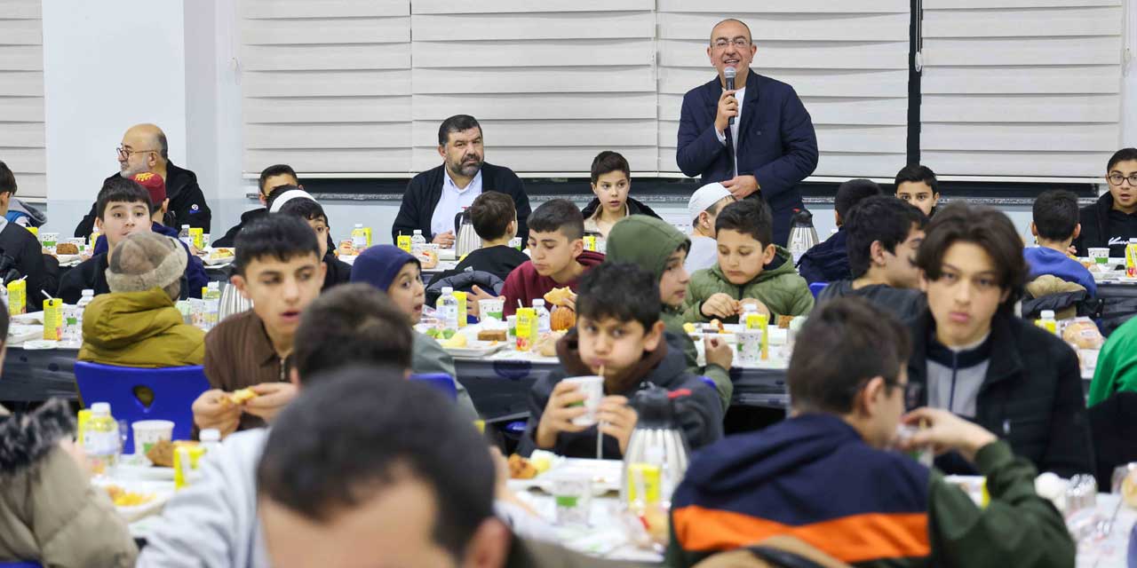 Başkan Kavuş Hafızlık Talebeleriyle Sahurda