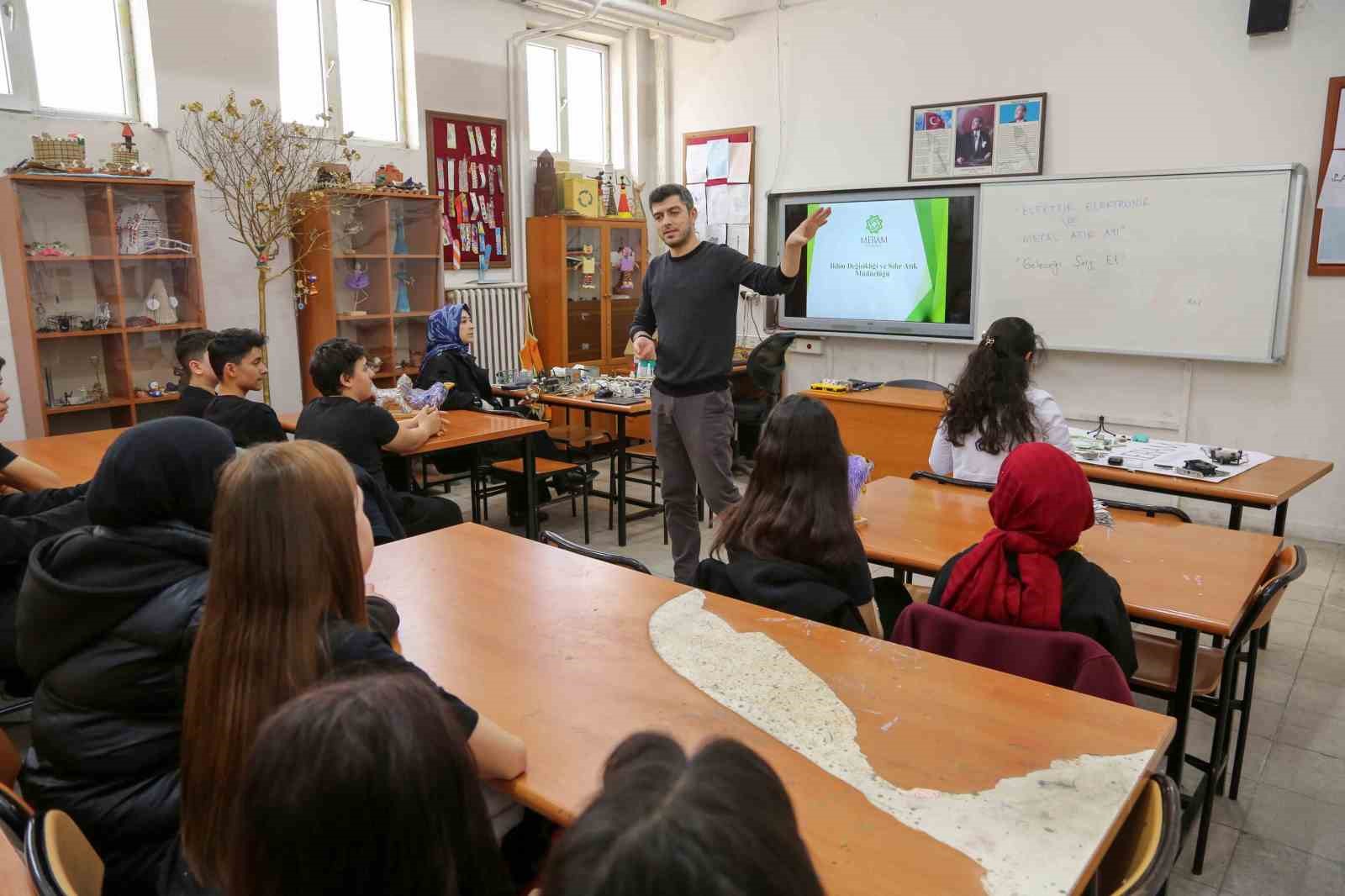 Meram’da Öğrencilere E-Atık Eğitimi: Geleceği Şarj Et Projesi Başladı