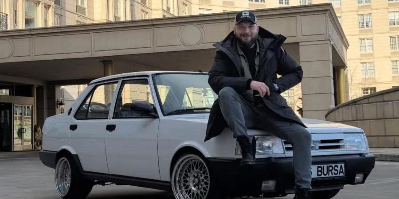 1995 model Tofaş "16" plakası ile New York sokaklarında