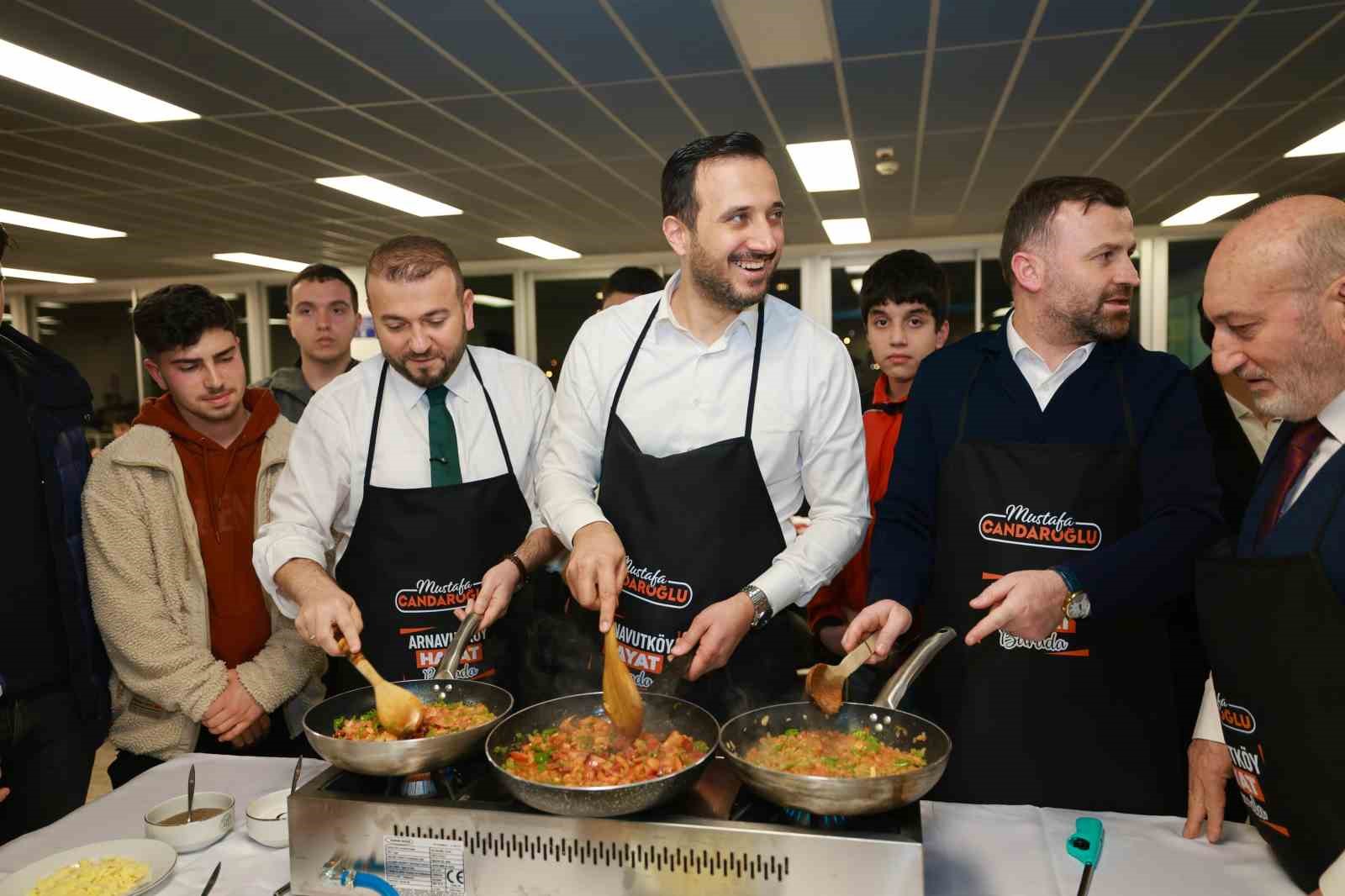 İstanbul'da herkes oradaydı! Yüzler güldü başkan Ramazan'da menemen yaptı