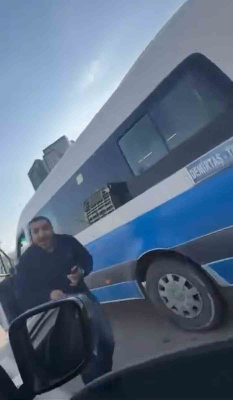 Araçtan inip kavgaya tutuştular yine devlet kazandı