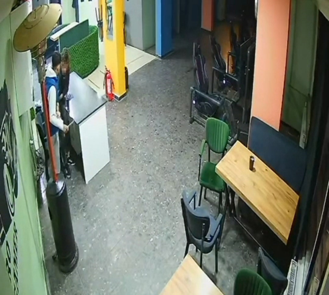 İnternet kafede bıçaklanan çocuğun durumu ciddiyetini koruyor