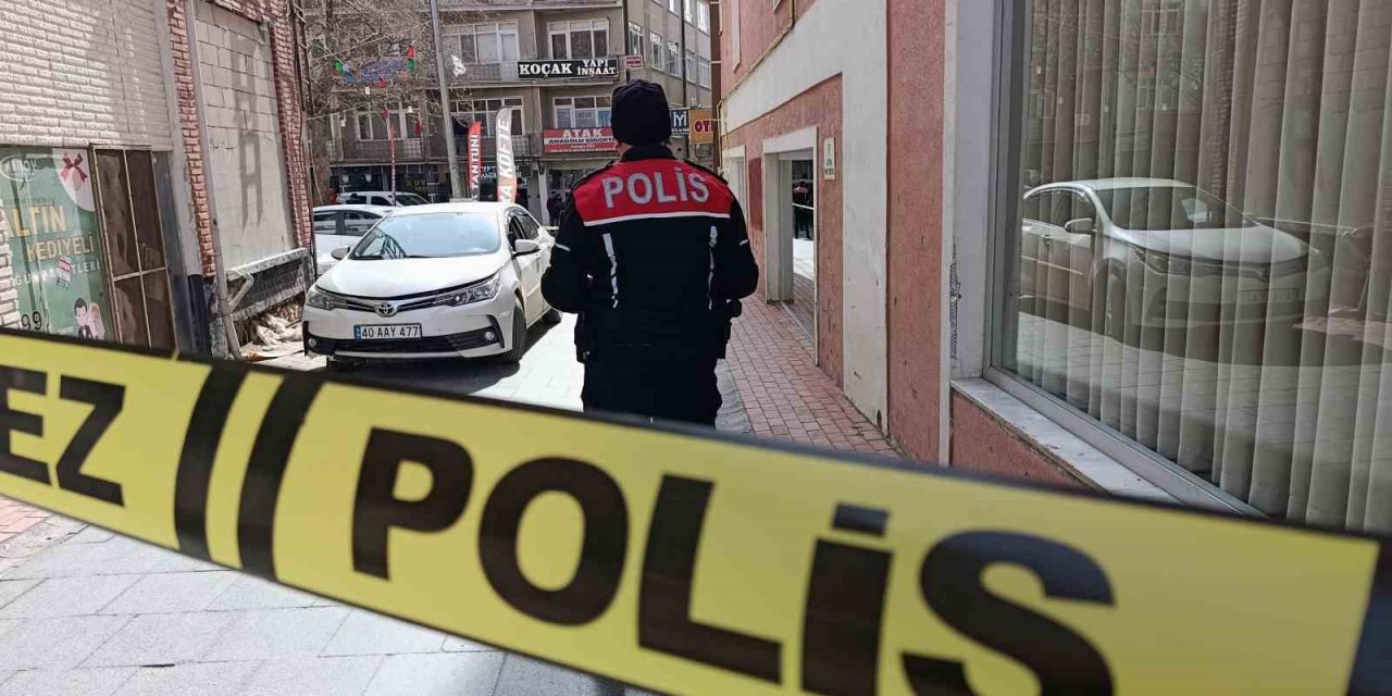 Husumetli kavgası: Kahvehaneye kurşun sıktı, 2 kişi yaralandı