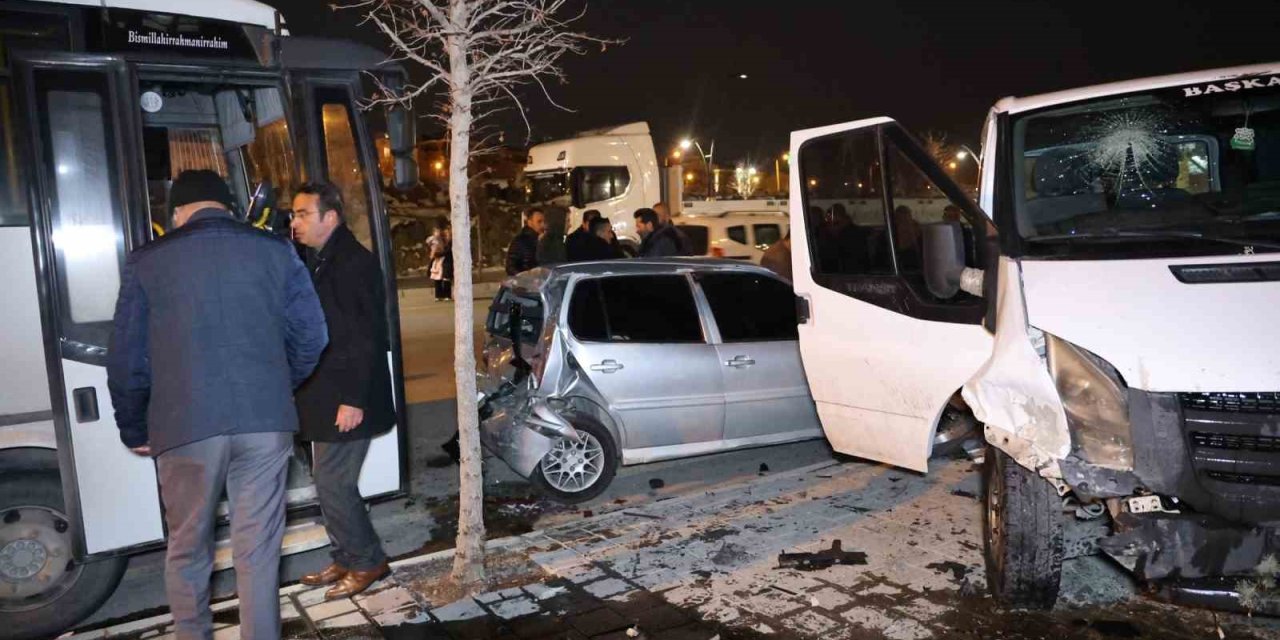 Alkollü sürücü mahalleyi birbirine kattı! Adam toplayıp saldrıdı