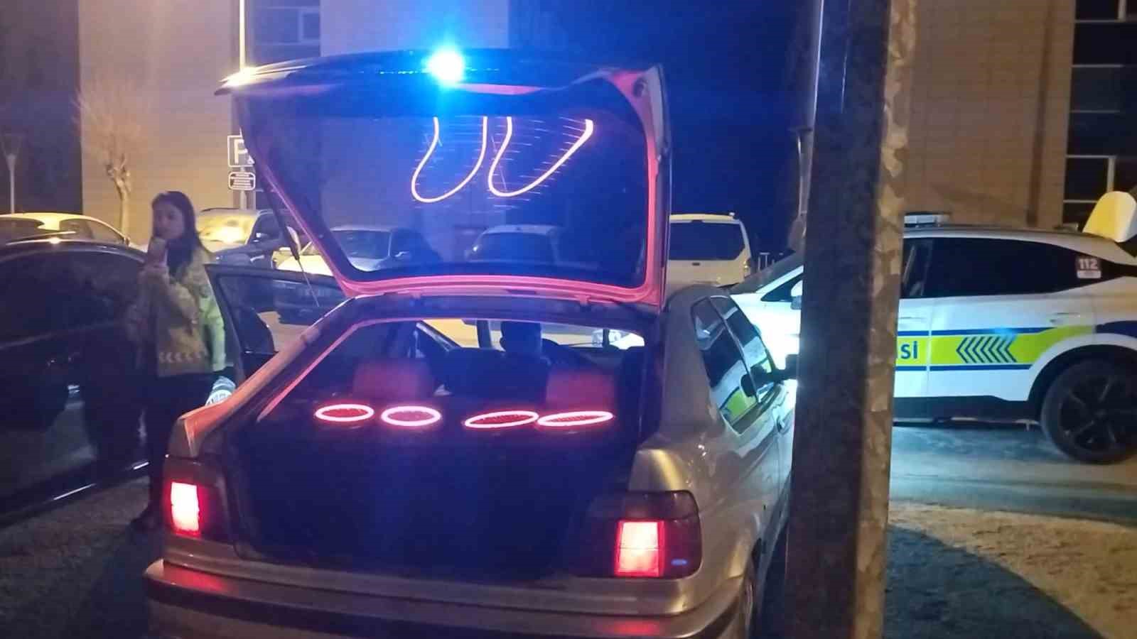 Babasının Hareketi de Polisi Vazgeçirmeye Yetmedi! Araç Trafikten Men Edildi