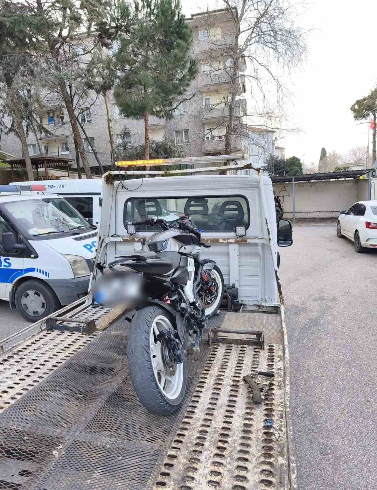 3 ihlal yaptı 245 bin lira ceza yedi motosikleti trafikten men edildi