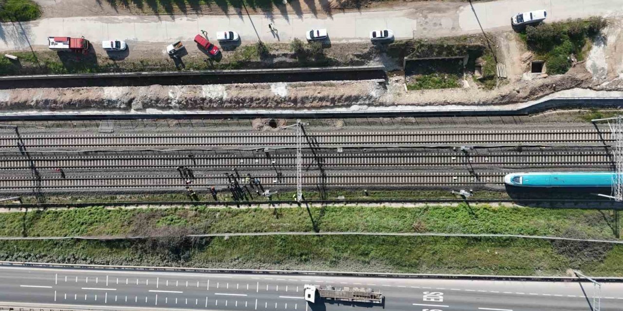 YHT'nin önüne atlayan kişi hayatını kaybetti