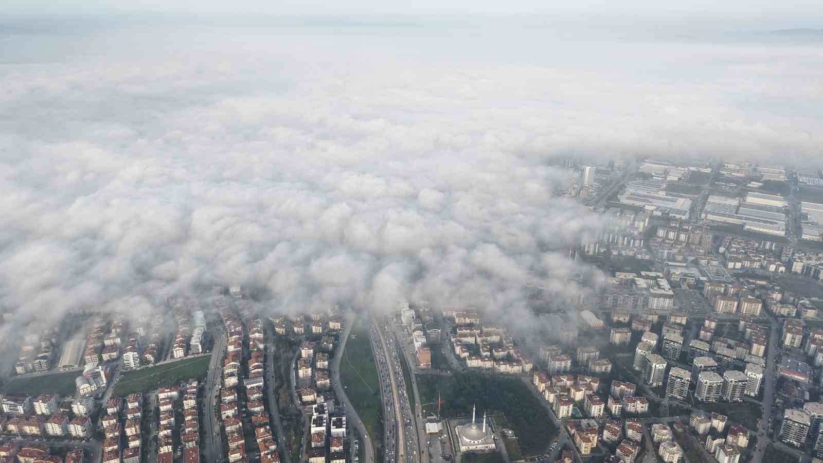 Sis koca şehri yuttu