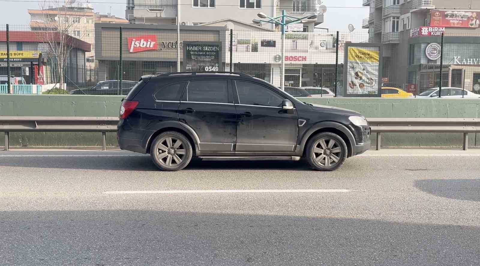 Her gün yeni bir ilginçlik: Arabasını otoyolun kenarına kilitleyip gitti