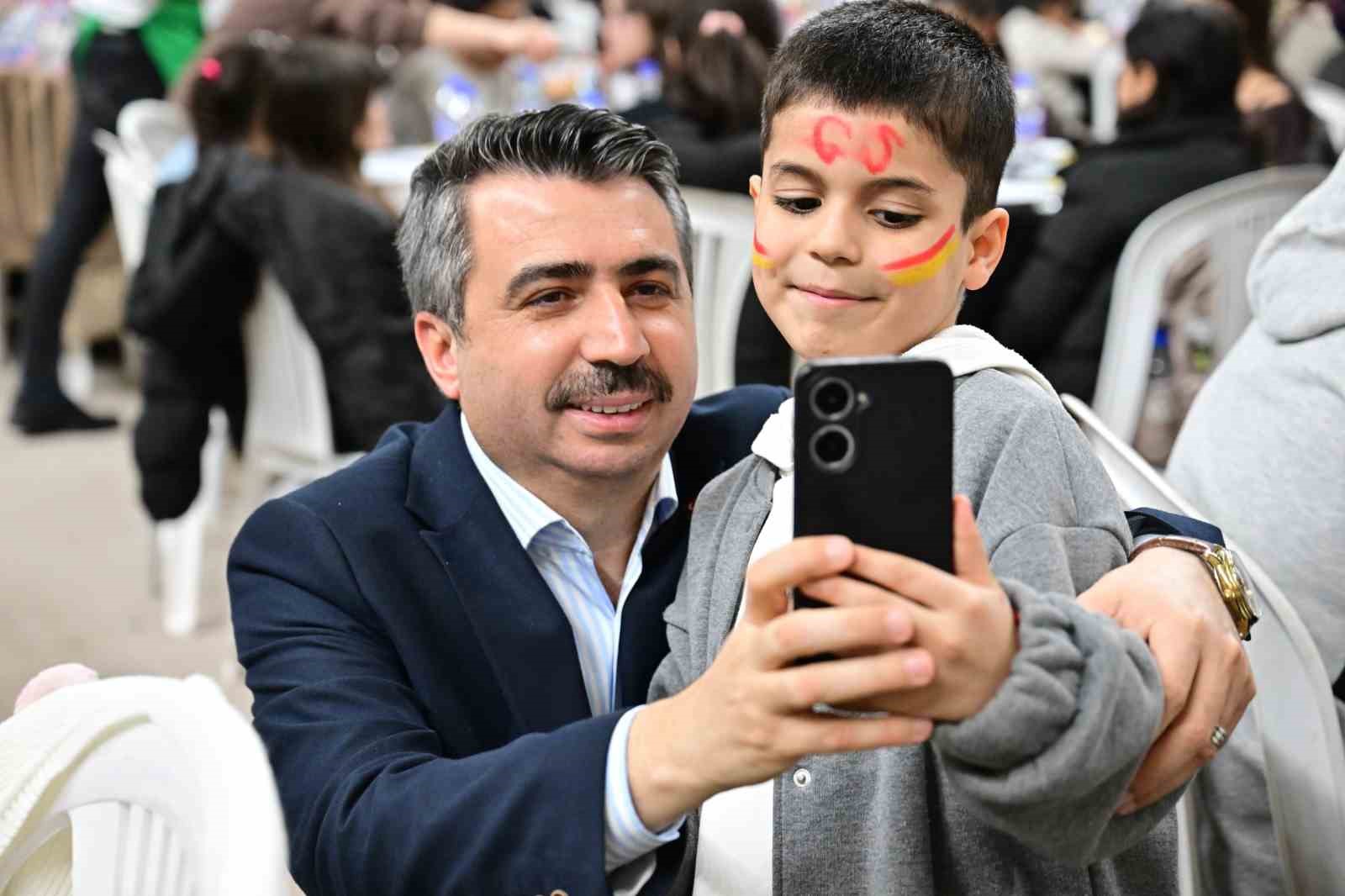 Büyükşehir unuttu Yıldırım unutmadı! Bursa'da yetimlerle iftar