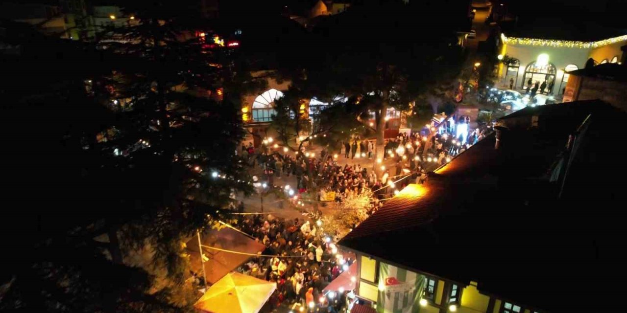 Sahurda tahanlı pide ve simit kuyruğu