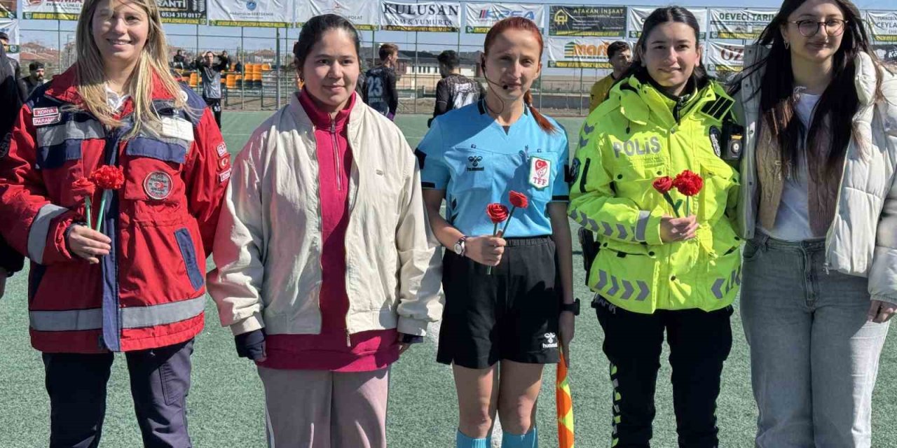 Kadın hakem, polis ve sağlıkçıya 8 Mart’ta çiçek