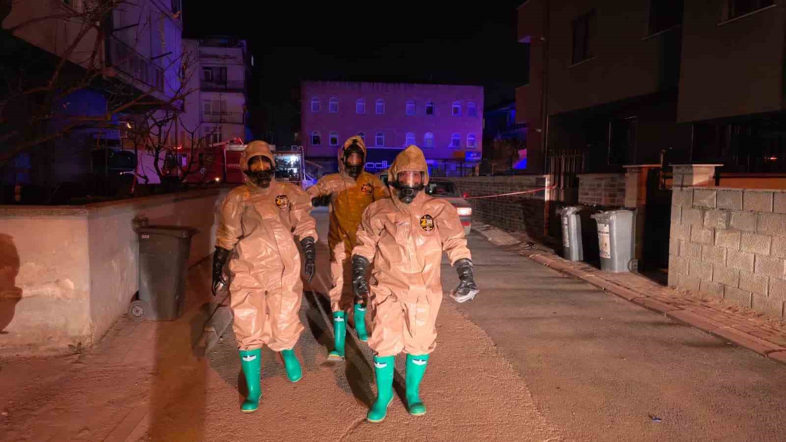 Gaz kokusunu kontrol etmek istedi, çakmak çaktı: Tuvalette patlama!