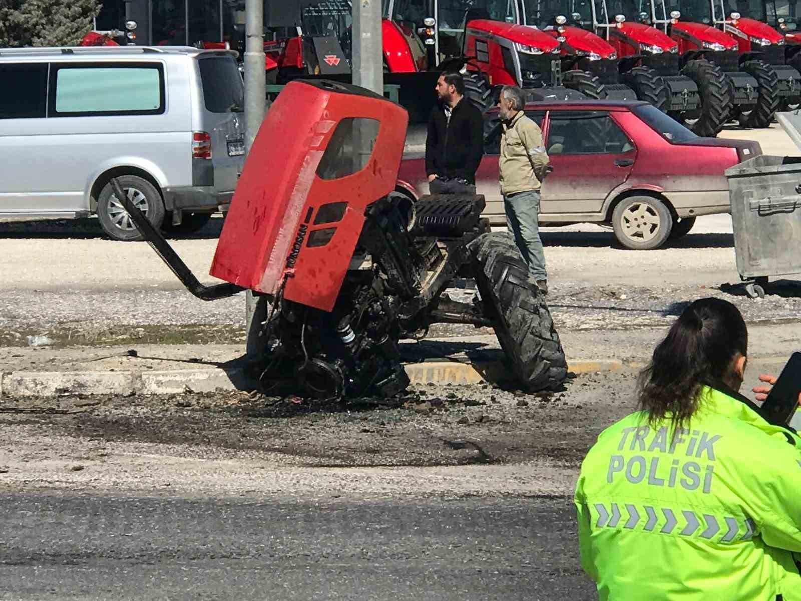 Ereğli'de Tır Traktörü İkiye Böldü