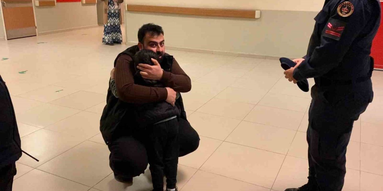Hastanede kaybolan çocuk 1 kilometre uzakta bulundu