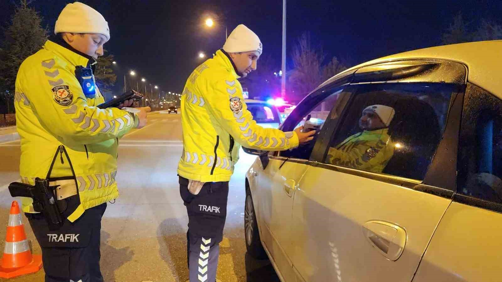 Karaman'da polisin gözüne takılan 5 bin 858 kişiden 11'i tutuklandı