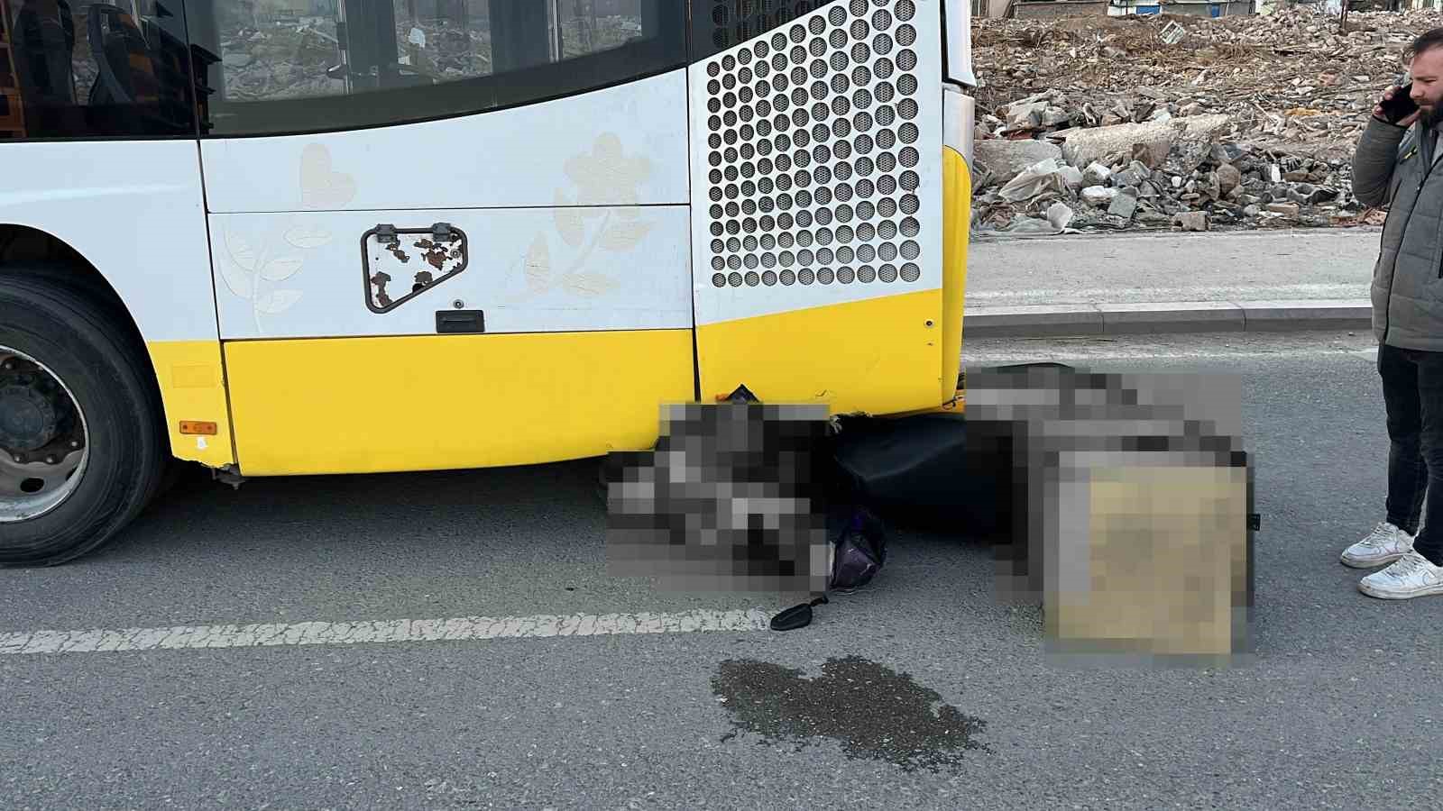 Konya'da Yürekler Ağza Geldi: Motokurye Otobüsün Altına Girdi