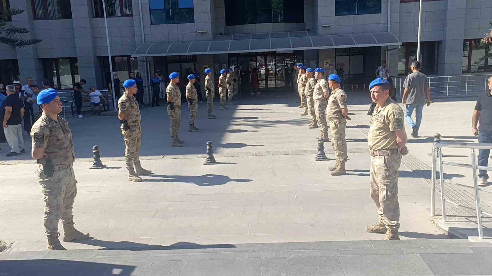 Jandarma Komandolar Belediyede: Antalya'da 36 gözaltı daha!