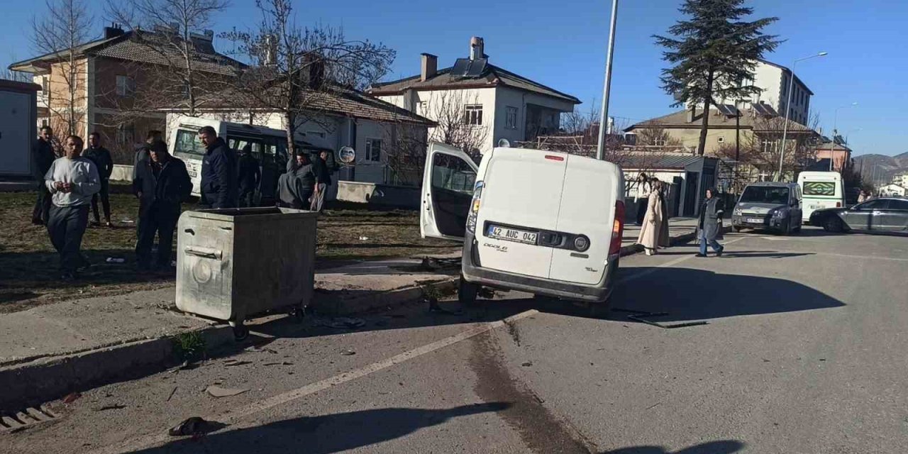 Öğrencileri bıraktı, dönüşte kaza yaptı